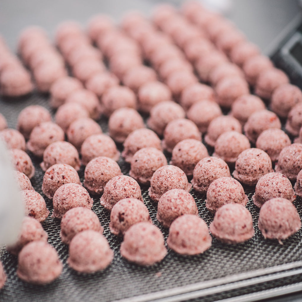 Macaroon - Strawberry & White Cacao - Organic