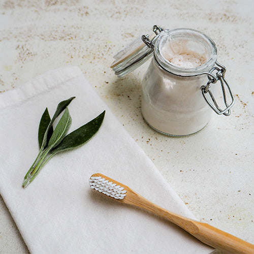 A Natural Way to Whiten Your Teeth